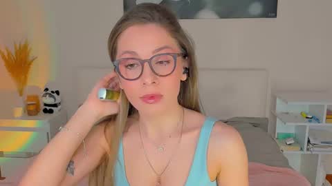 lucy__ray online show from December 2024 12:00:02 PM