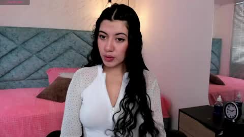 Lucy Greys online show from April 2026 01:15:01 PM
