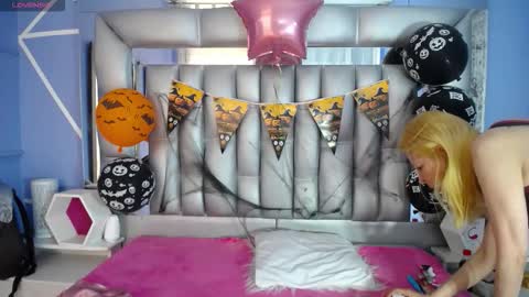 Snapshot of lucy_ny chatting on October 2025 12:39:02 PM SleepyAbuela online show from October 2025 12:39:02 PM