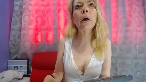 Snapshot of lucy_ny chatting on January 2026 01:48:02 PM SleepyAbuela online show from January 2026 01:48:02 PM