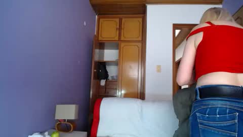 Snapshot of lucy_ny chatting on February 2026 01:48:02 PM SleepyAbuela online show from February 2026 01:48:02 PM