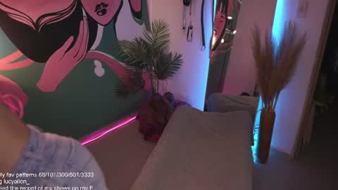 Lucy Alien  online show from June 2026 10:25:01 PM