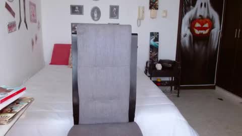 Lucya Fernanda  online show from October 2025 12:57:02 PM