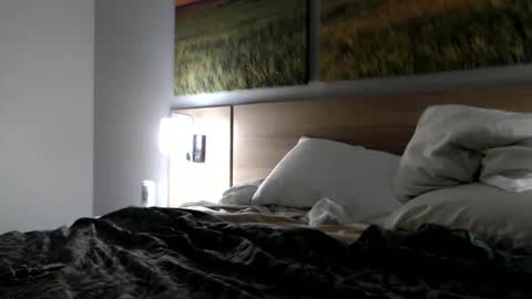 Lucy Loves Lookers online show from January 2025 12:00:02 AM