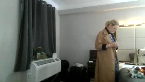 Lucy Loves Lookers online show from January 2025 01:30:01 AM