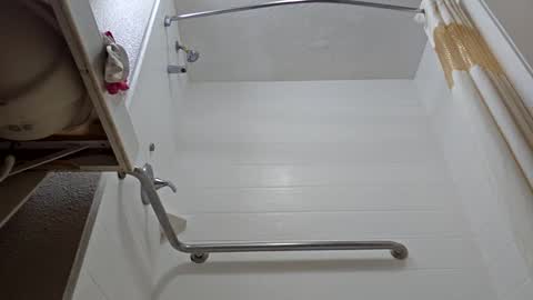 Lucy Loves Lookers online show from January 2025 07:50:01 AM