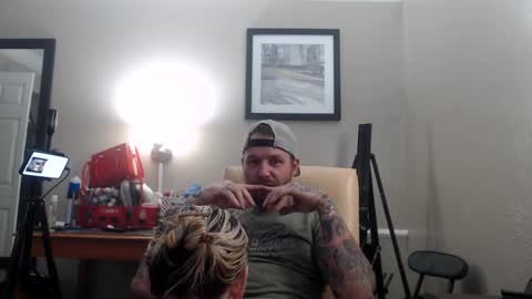 Lucy Loves Lookers online show from February 2025 11:20:01 AM