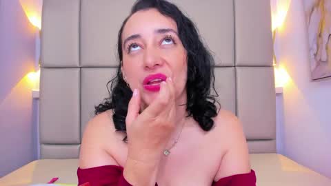 Snapshot of lucymendezz_ chatting on May 2026 12:00:02 PM Lucy online show from May 2026 12:00:02 PM