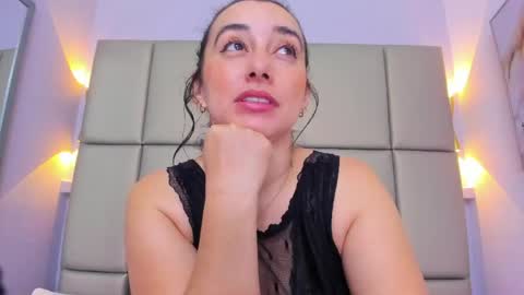 Snapshot of lucymendezz_ chatting on May 2026 12:00:02 PM Lucy online show from May 2026 12:00:02 PM