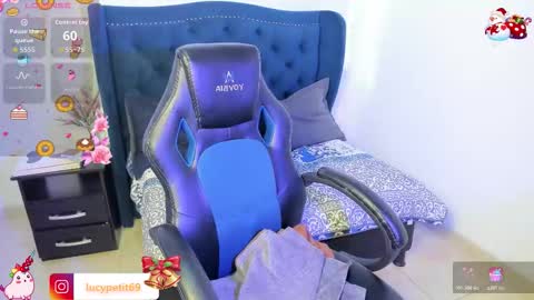 Lucy Petit online show from December 2025 12:46:02 PM