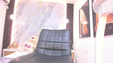 Luciana online show from March 2025 01:04:01 AM