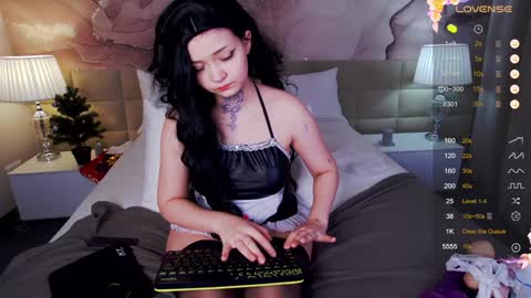 lucyvee online show from December 2024 04:43:02 AM