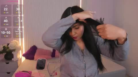 Lucy Wold online show from May 2026 07:08:02 PM