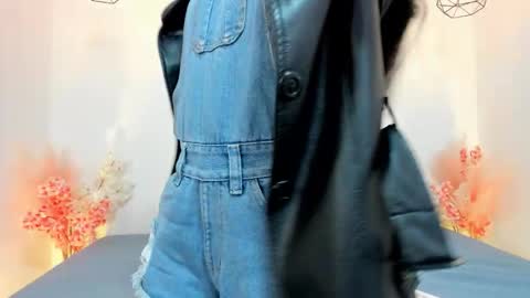 Lucy Liiu online show from November 2025 12:51:02 PM