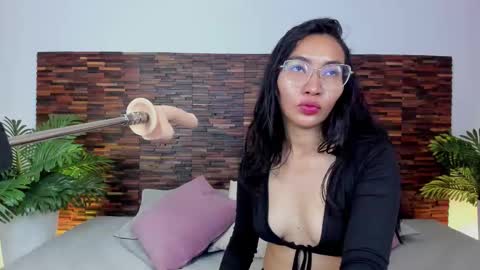 Lucy Liiu online show from March 2026 12:05:01 AM