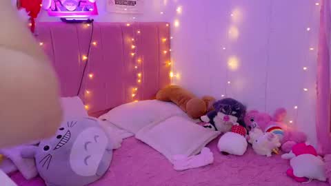 Snapshot of lucyy_peach chatting on August 2026 05:40:01 AM LUCYY FROM HOME online show from August 2026 05:40:01 AM