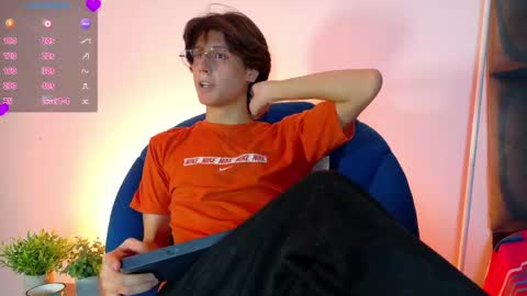 Snapshot of lui_x_dust chatting on April 2026 03:42:02 AM Lui online show from April 2026 03:42:02 AM