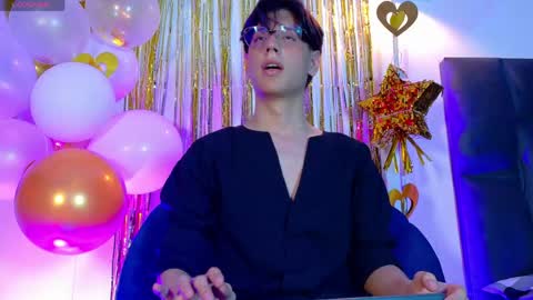 Snapshot of lui_x_dust chatting on April 2026 02:20:01 AM Lui online show from April 2026 02:20:01 AM
