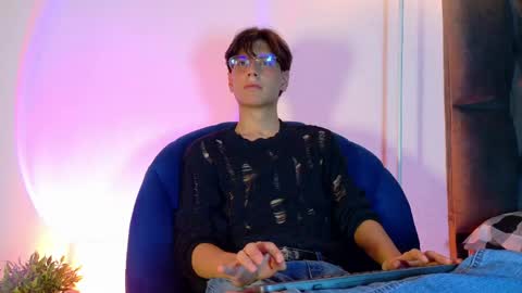 Snapshot of lui_x_dust chatting on April 2026 03:22:01 AM Lui online show from April 2026 03:22:01 AM