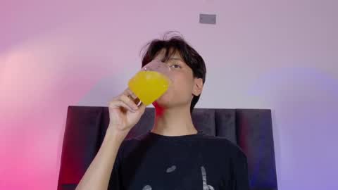 Snapshot of lui_x_dust chatting on May 2026 03:01:01 AM Lui online show from May 2026 03:01:01 AM