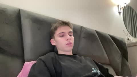 Luis online show from December 2025 03:17:01 PM