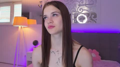 LuisaClover online show from March 2026 01:18:01 PM