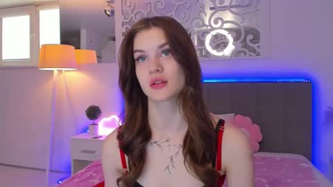 LuisaClover online show from April 2026 12:25:01 PM