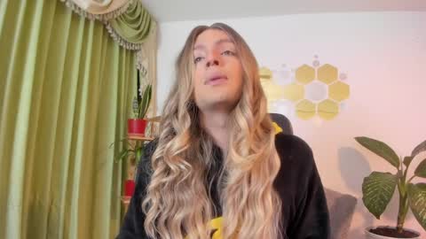 Luka Castillo online show from April 2026 04:06:02 AM