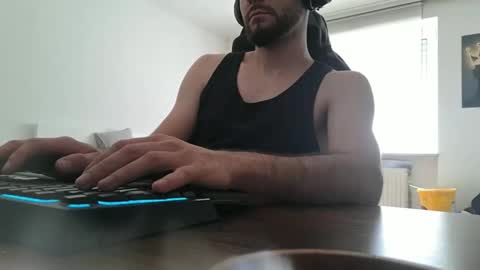 lukasschoetz online show from April 2026 11:23:02 AM