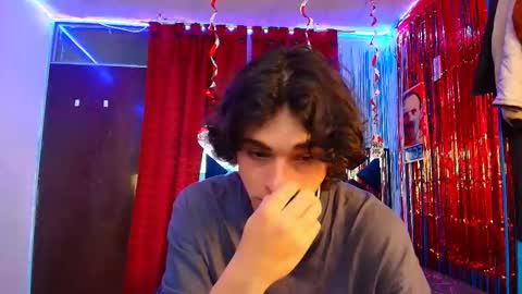 Snapshot of luke_howland chatting on February 2025 03:01:02 AM Luke online show from February 2025 03:01:02 AM