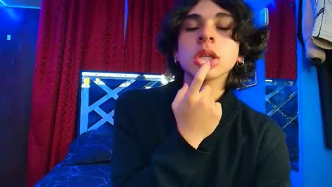 Snapshot of luke_howland chatting on February 2025 09:35:02 PM Luke online show from February 2025 09:35:02 PM