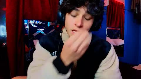 Snapshot of luke_howland chatting on January 2026 01:10:02 AM Luke online show from January 2026 01:10:02 AM