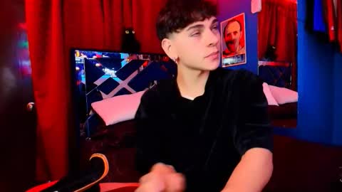 Snapshot of luke_howland chatting on February 2026 02:17:02 AM Luke online show from February 2026 02:17:02 AM