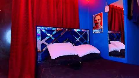 Snapshot of luke_howland chatting on February 2026 02:20:02 AM Luke online show from February 2026 02:20:02 AM