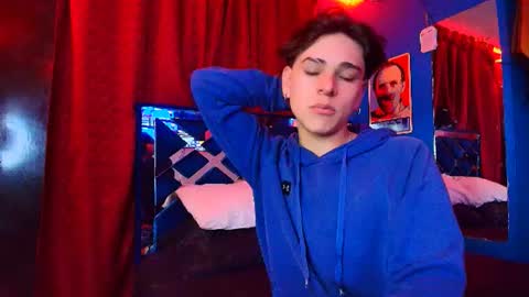 Snapshot of luke_howland chatting on July 2026 03:44:01 AM Luke online show from July 2026 03:44:01 AM