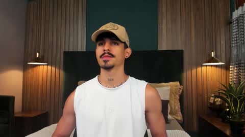 Snapshot of lukeetaylor_ chatting on November 2025 11:21:01 AM Luke Taylor online show from November 2025 11:21:01 AM