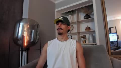 Snapshot of lukeetaylor_ chatting on November 2025 04:33:02 AM Luke Taylor online show from November 2025 04:33:02 AM