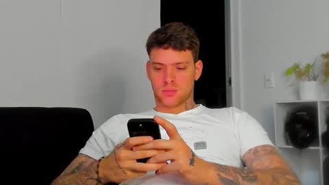 Snapshot of lukeglanton17 chatting on November 2025 05:29:02 AM Luke online show from November 2025 05:29:02 AM