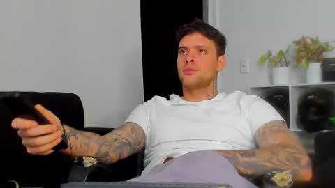 Snapshot of lukeglanton17 chatting on November 2025 05:29:02 AM Luke online show from November 2025 05:29:02 AM