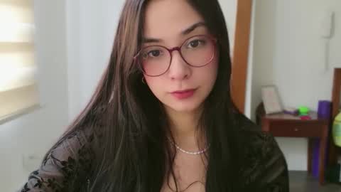 Snapshot of lulibee_ chatting on April 2026 01:24:01 PM Luli online show from April 2026 01:24:01 PM