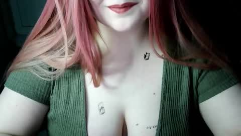 Snapshot of lulovia chatting on February 2026 09:21:01 PM lulovia online show from February 2026 09:21:01 PM