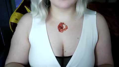 Snapshot of lulovia chatting on February 2026 09:55:01 PM lulovia online show from February 2026 09:55:01 PM