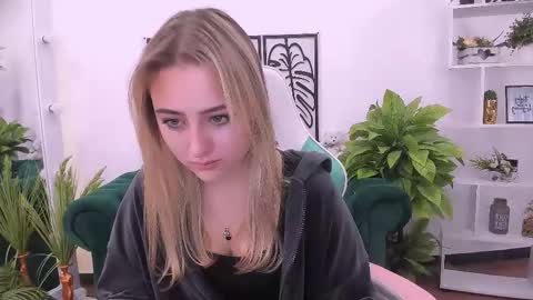 Lily online show from September 2025 07:18:02 AM