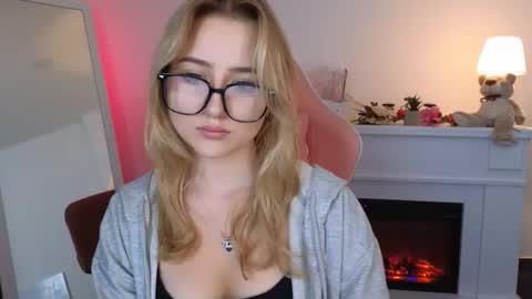 Lily online show from September 2025 01:22:01 PM