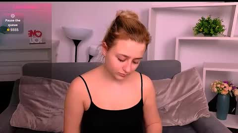 Lily online show from February 2026 09:43:01 PM