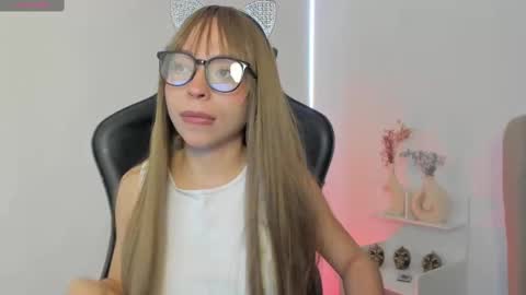 luluuberry online show from October 2025 12:17:02 PM