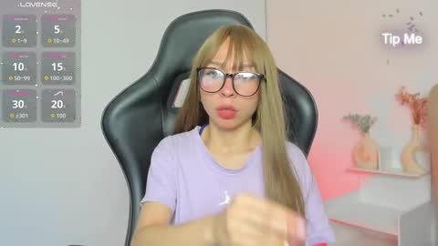 luluuberry online show from November 2025 10:03:02 AM