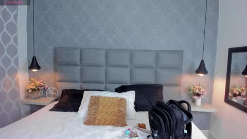 Luna online show from December 2025 10:52:02 AM