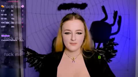 luna_berryy online show from October 2025 07:14:02 PM