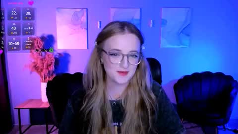 luna_berryy online show from March 2026 07:54:02 PM